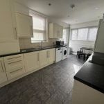 28 Forest Road - Huge 4 bed 2 bath