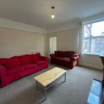 36 Knightthorpe Road - 3 Double Bedrooms & Parking 
